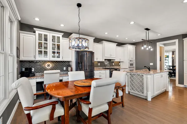 $810,000 | 5052 Dickinson Court, St. Joseph, MI 49085