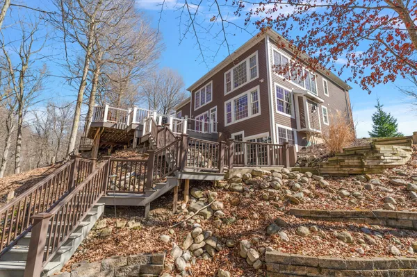 $810,000 | 5052 Dickinson Court, St. Joseph, MI 49085