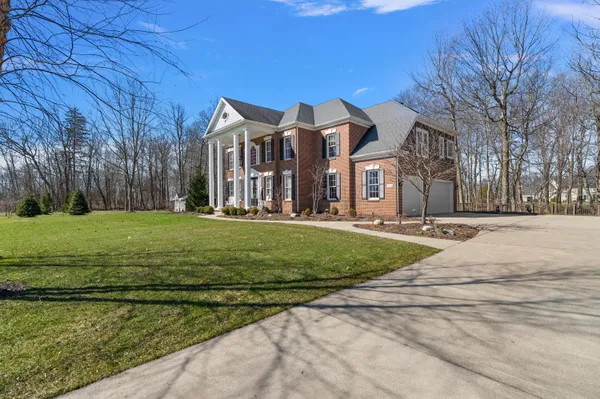 $810,000 | 5052 Dickinson Court, St. Joseph, MI 49085