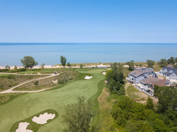 $810,000 | 5052 Dickinson Court, St. Joseph, MI 49085