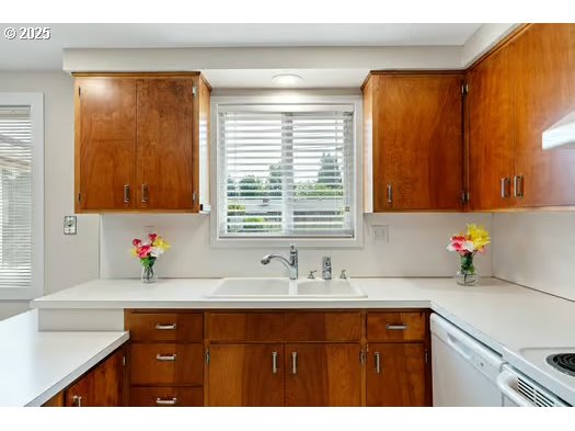 2065 Providence Street Eugene, OR 97401 - Photo 16 of 30