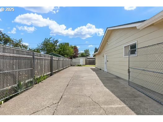 2065 Providence Street Eugene, OR 97401 - Photo 4 of 30