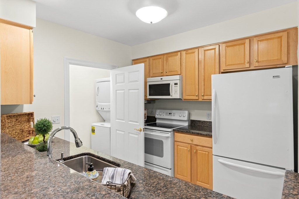 190 Chickering Road, Unit 212D North Andover, MA 01845 - Photo 12 of 36
