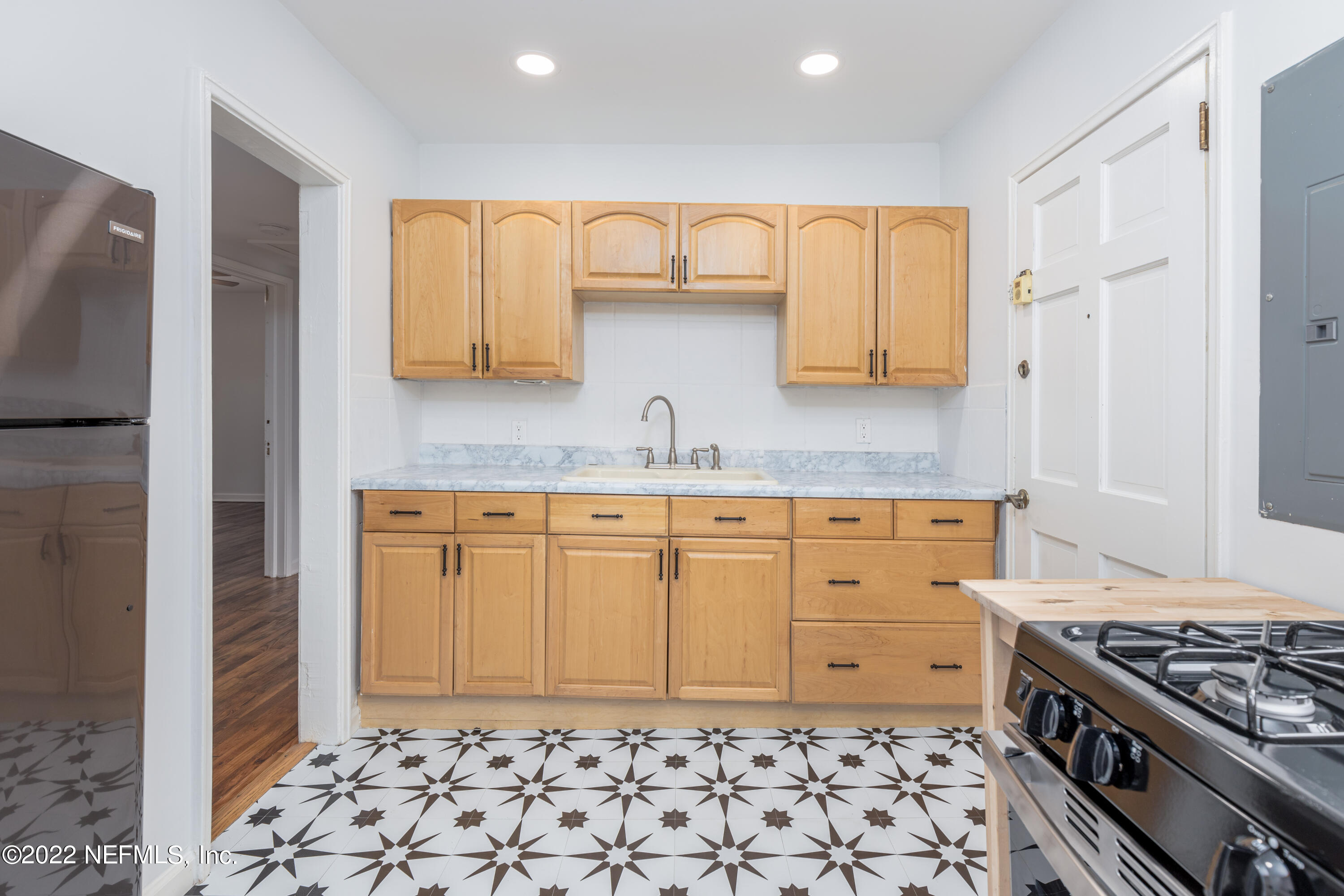 2420 Bayview Road Jacksonville, FL 32210 - Photo 13 of 24 Gas Range