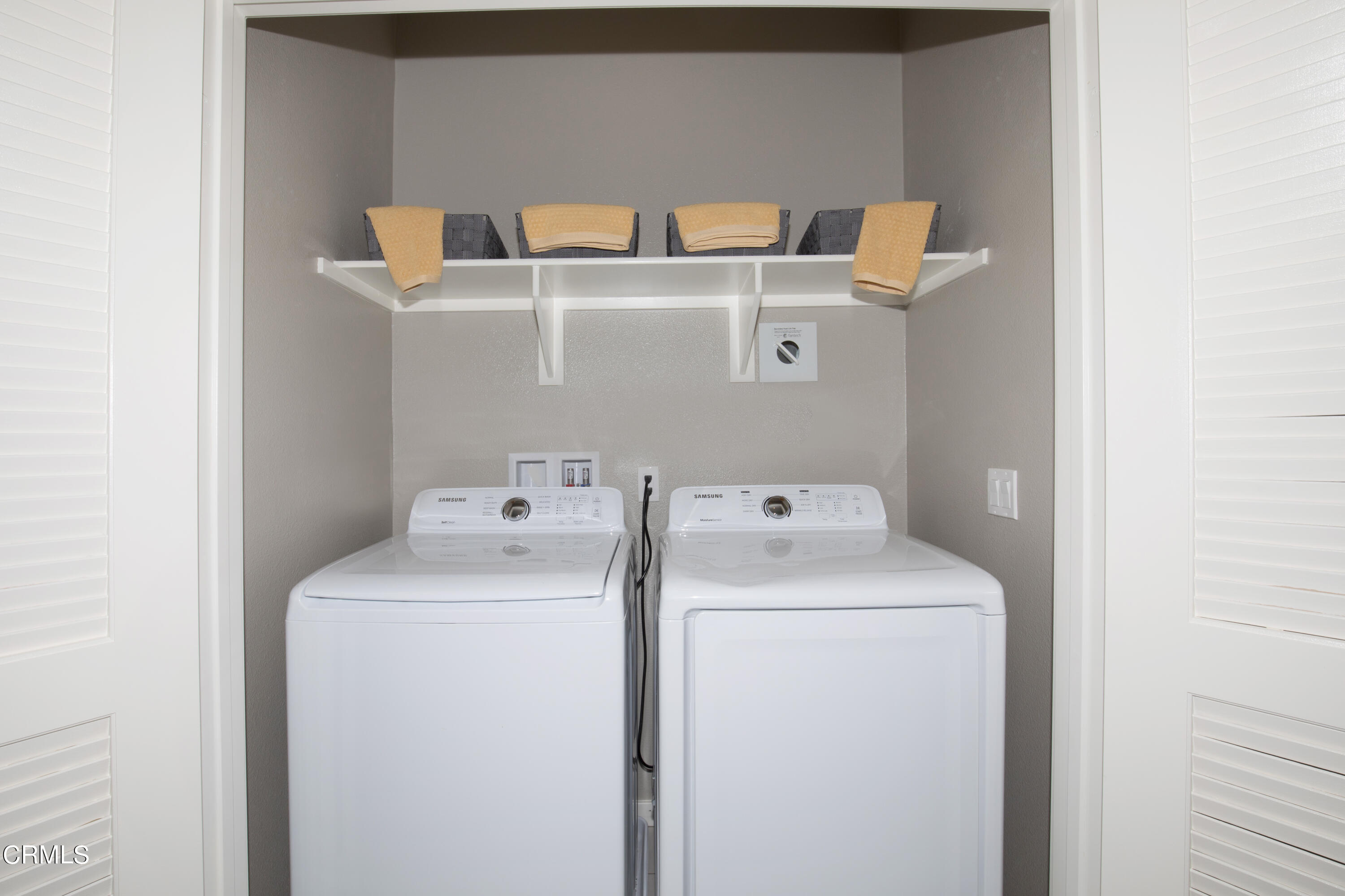 703 Winchester Drive Oxnard, CA 93036 - Photo 26 of 30 a utility room with dryer and washer