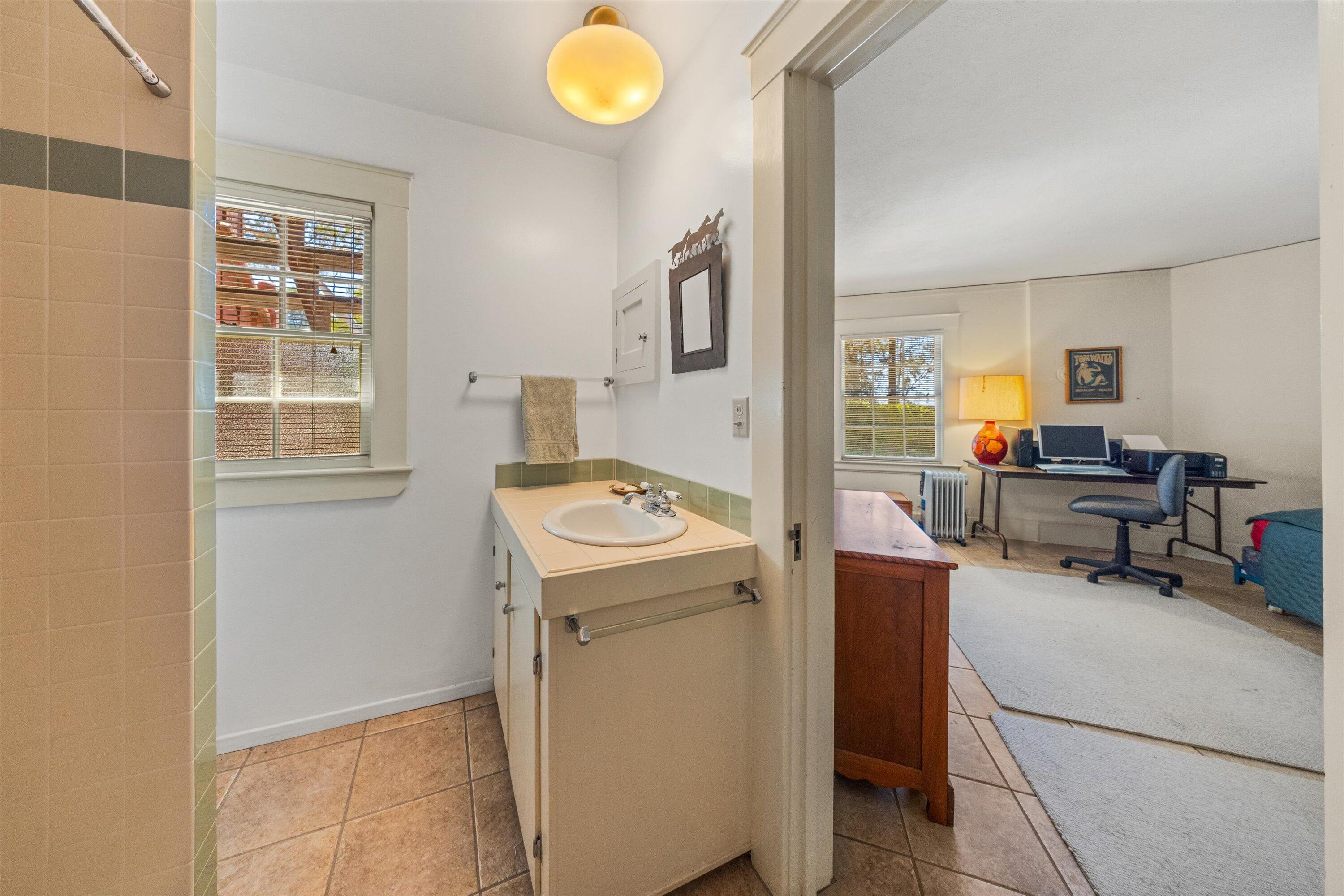 1060 Tremonto Road Santa Barbara, CA 93103 - Photo 30 of 49 Bathroom 3