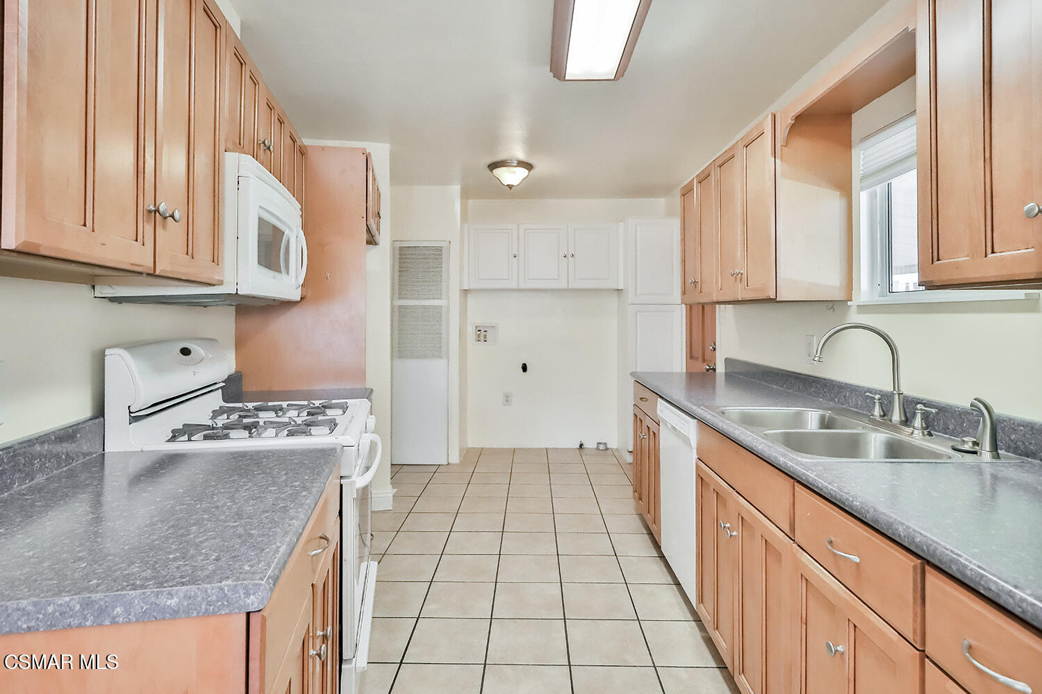 1550 Rory Lane, Unit 70 Simi Valley, CA 93063 - Photo 14 of 45 cKitchen1