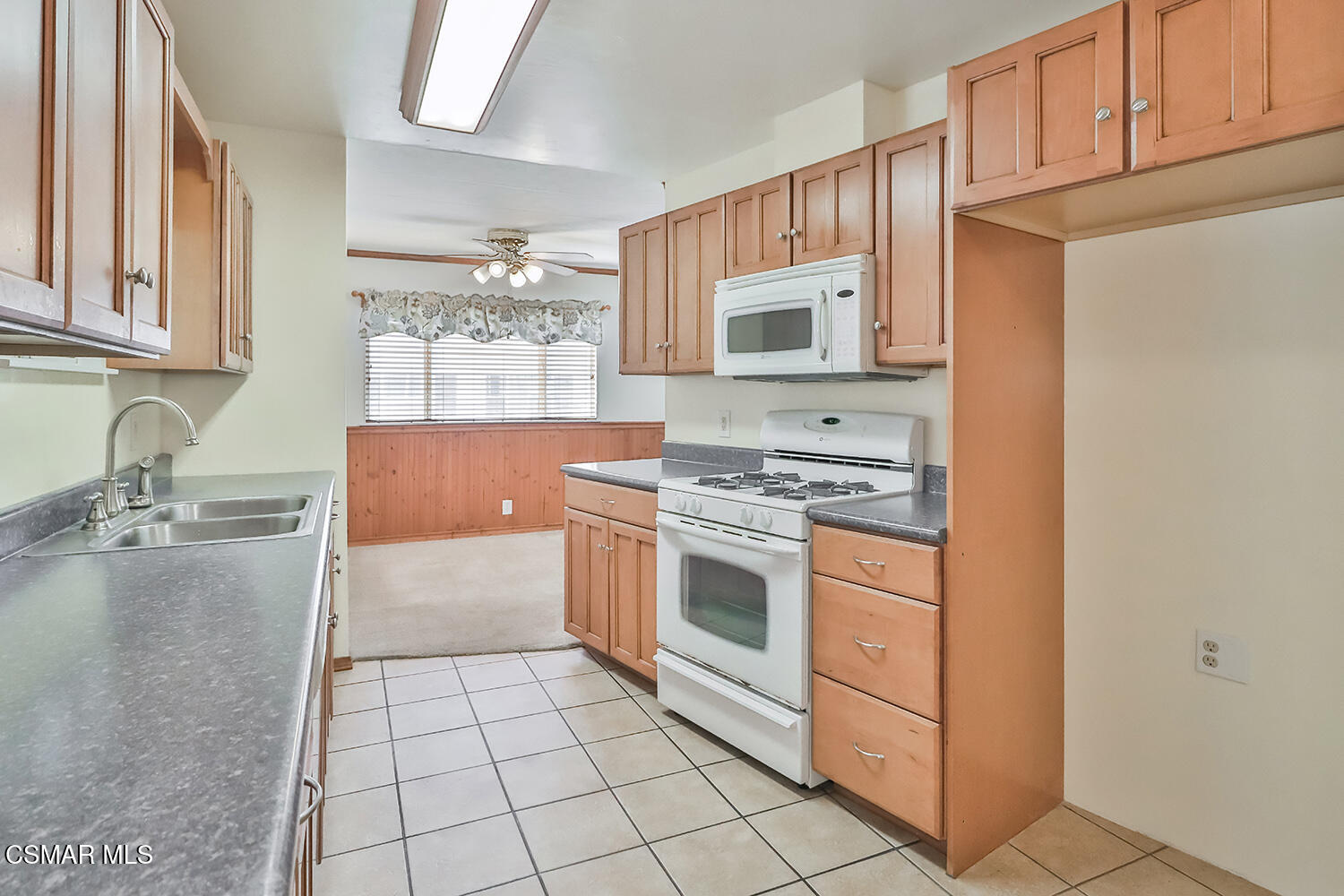 1550 Rory Lane, Unit 70 Simi Valley, CA 93063 - Photo 16 of 45 cKitchen3