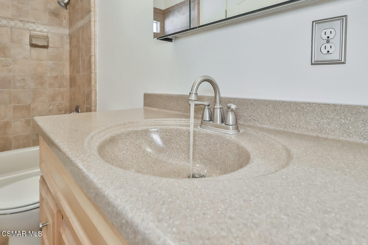 1550 Rory Lane, Unit 70 Simi Valley, CA 93063 - Photo 25 of 45 fGuest Bath2