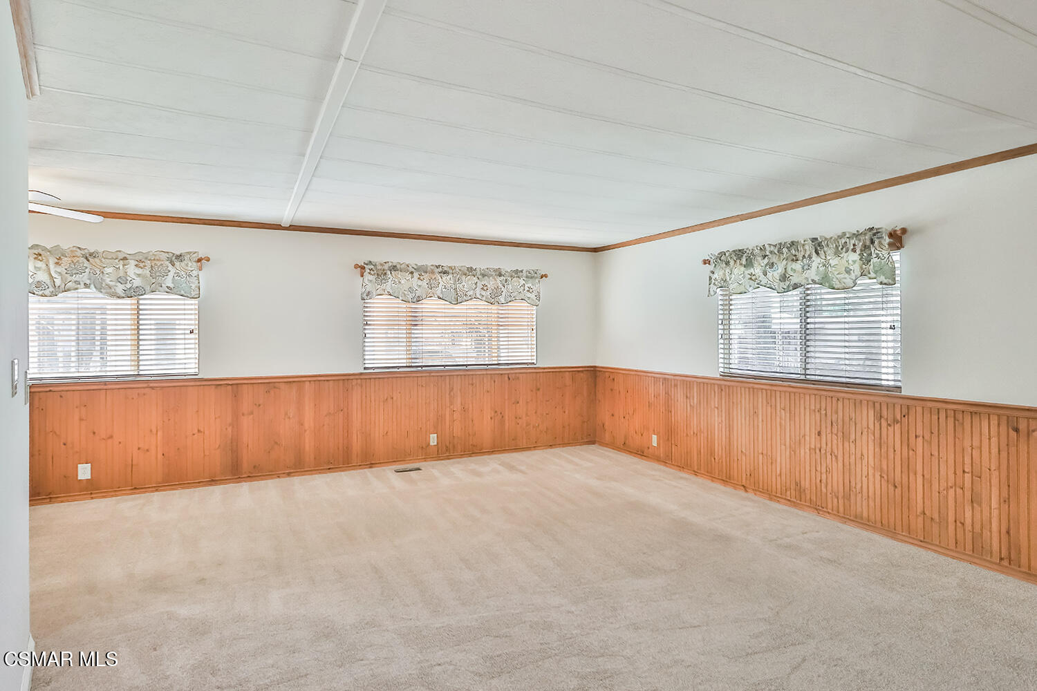 1550 Rory Lane, Unit 70 Simi Valley, CA 93063 - Photo 9 of 45 bLiving and Dining1