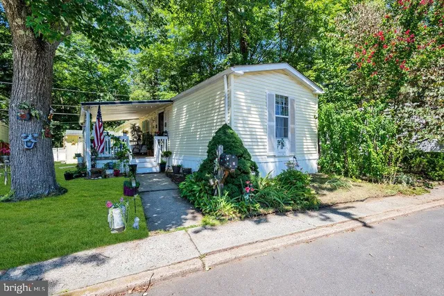 $164,000 | 17 South Drive, East Windsor, NJ 08520