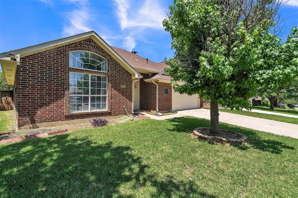 1409 Prentice Street Arlington, TX 76018 - Photo 3 of 27