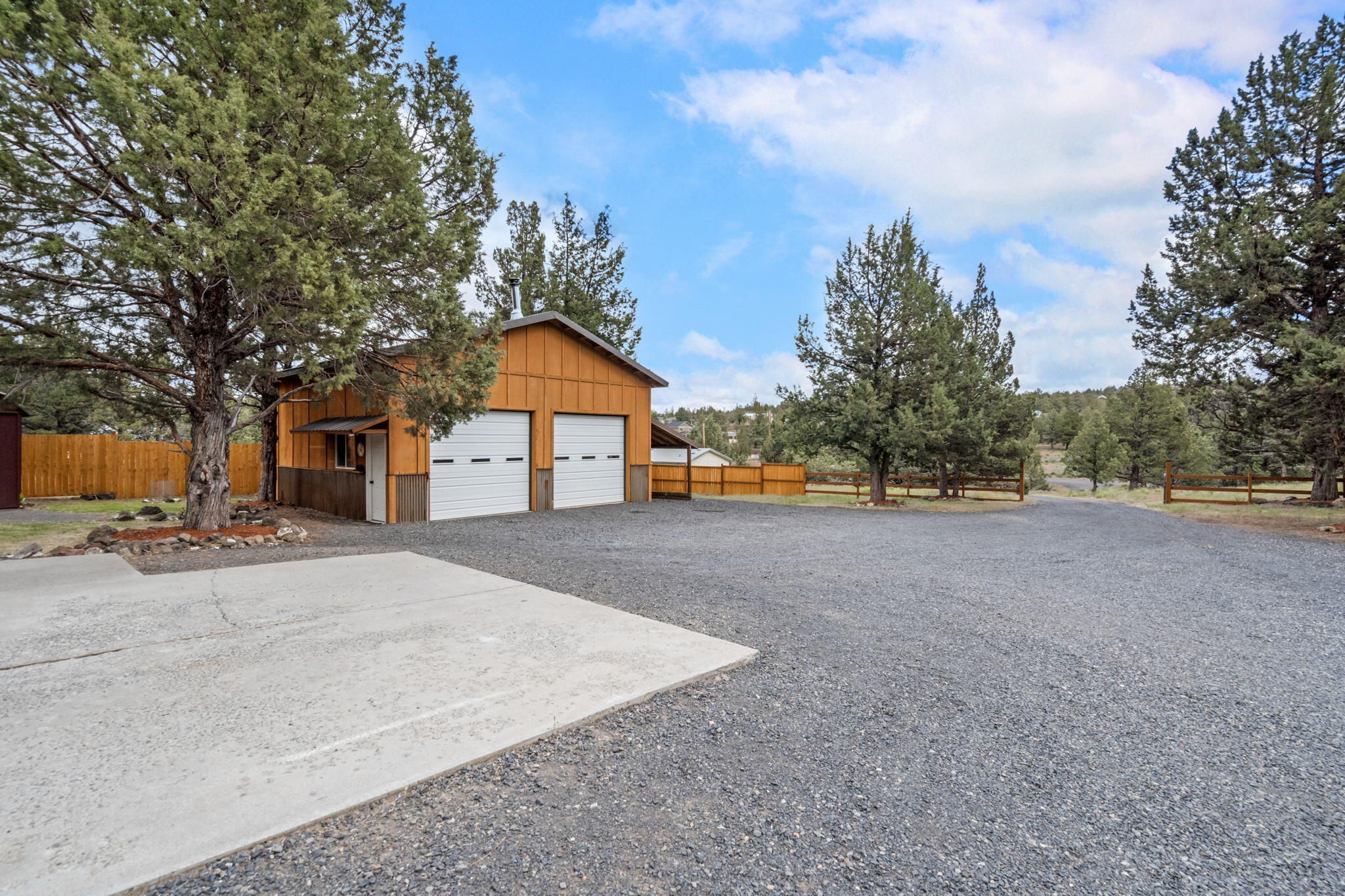 8951 Southwest Sand Ridge Road Terrebonne, OR 97760 - Photo 4 of 34 2022_05_30_8951_sw_sand_ridge_rd_crr-29