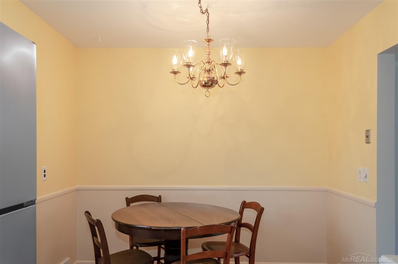 332 Neff Road Grosse Pointe, MI 48230 - Photo 10 of 38 50038718-9.JPG
