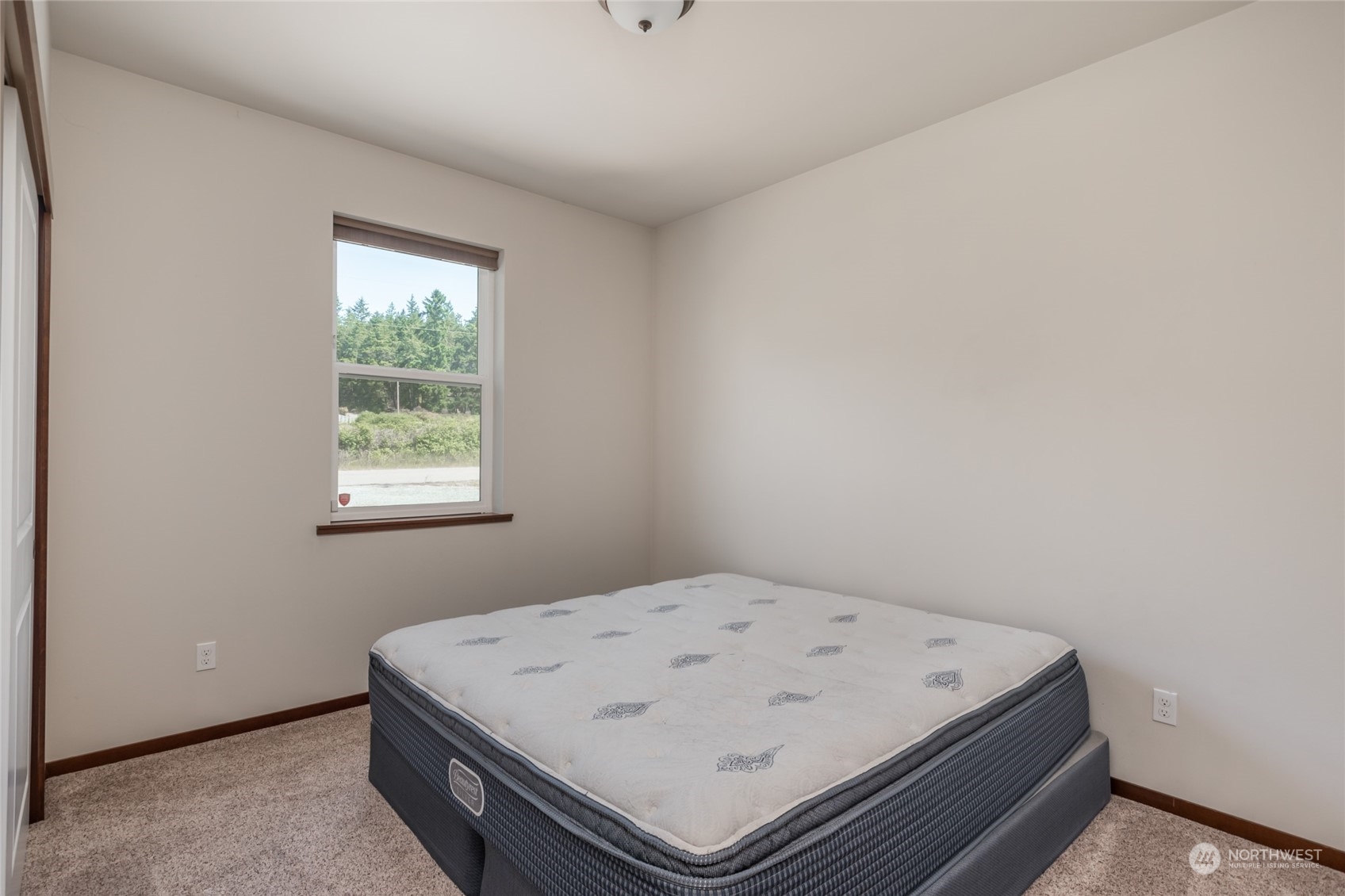 11 West Green Valley Road Oak Harbor, WA 98277 - Photo 16 of 36 a room with a bed