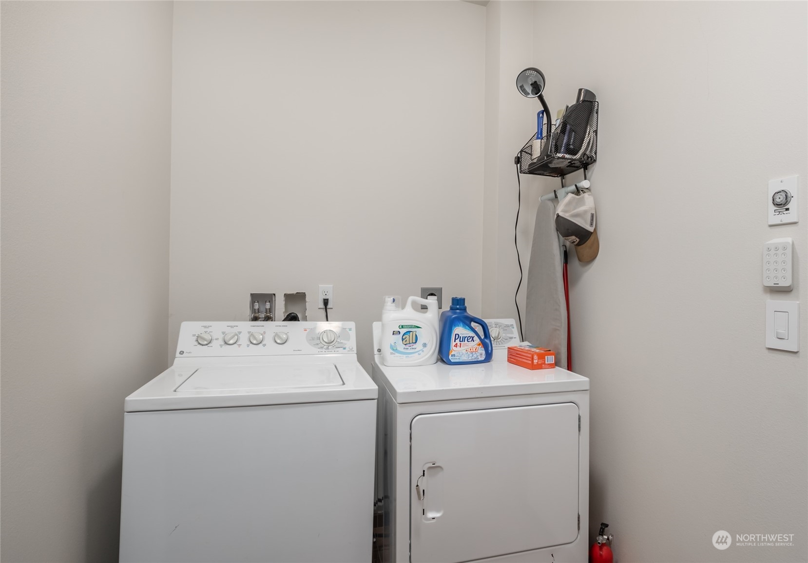 11 West Green Valley Road Oak Harbor, WA 98277 - Photo 21 of 36 a utility room with dryer and washer
