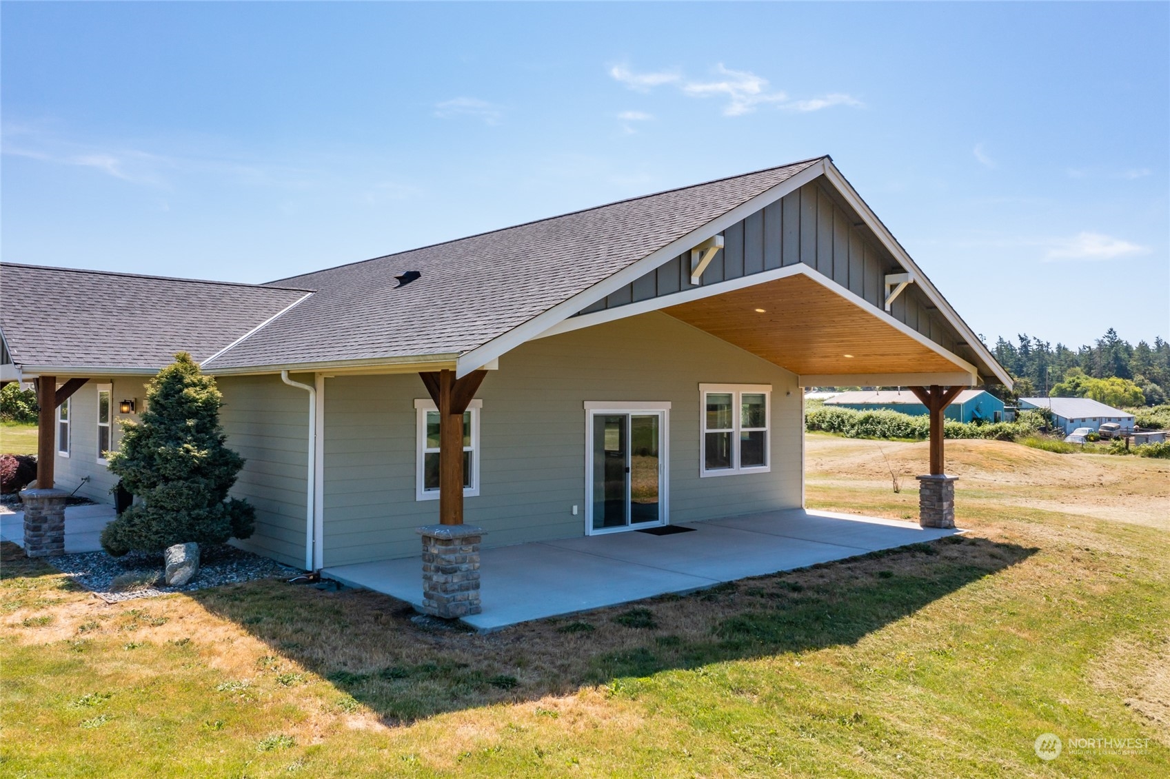 11 West Green Valley Road Oak Harbor, WA 98277 - Photo 23 of 36 a front view of house with yard