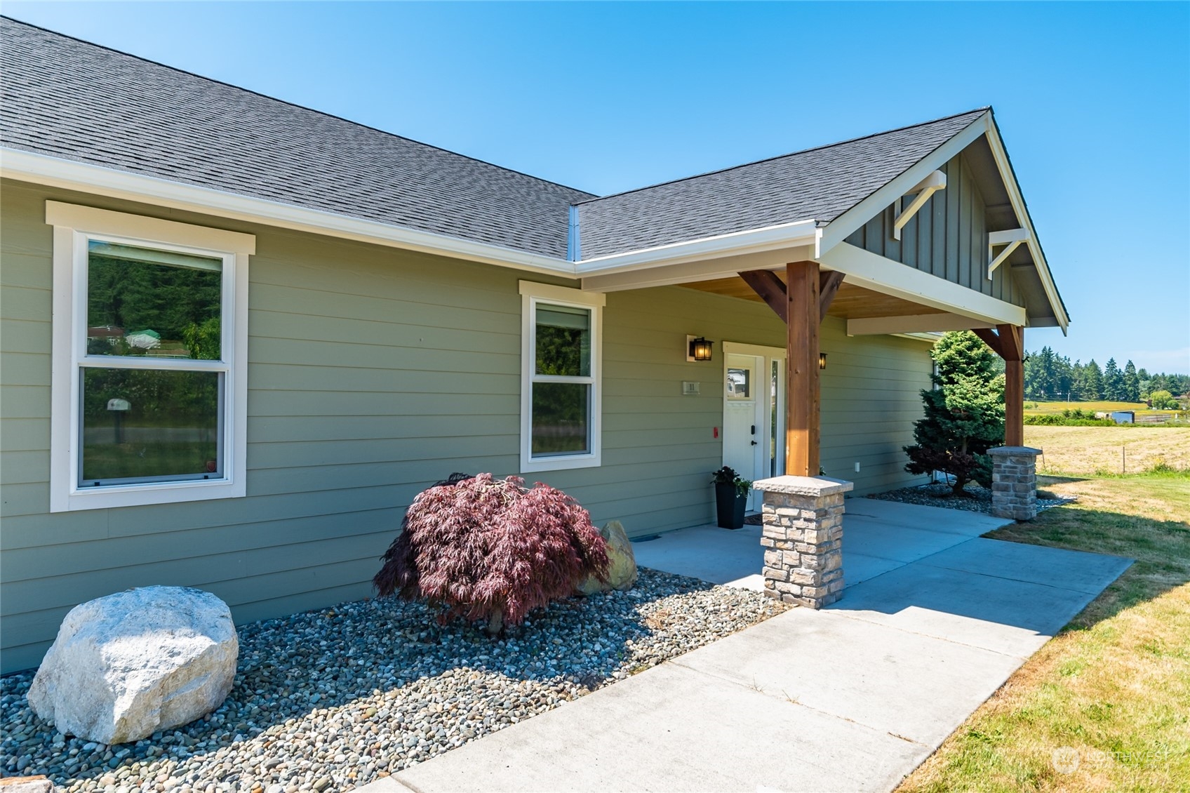 11 West Green Valley Road Oak Harbor, WA 98277 - Photo 3 of 36 a front view of a house