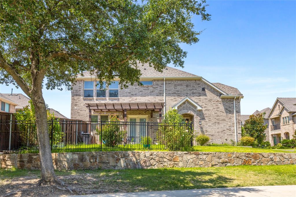 464 Renaissance Lane Irving, TX 75060 - Photo 29 of 31 front view of a house with a garden