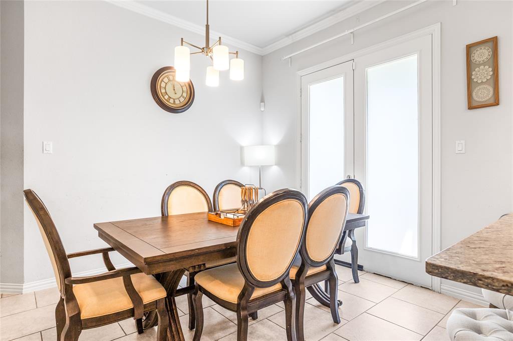 464 Renaissance Lane Irving, TX 75060 - Photo 9 of 31 a close view of a table and chairs