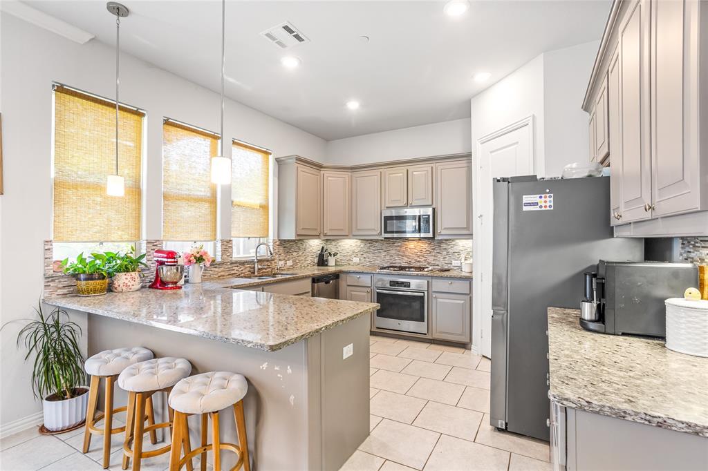 464 Renaissance Lane Irving, TX 75060 - Photo 10 of 31 a kitchen with sink a stove and refrigerator
