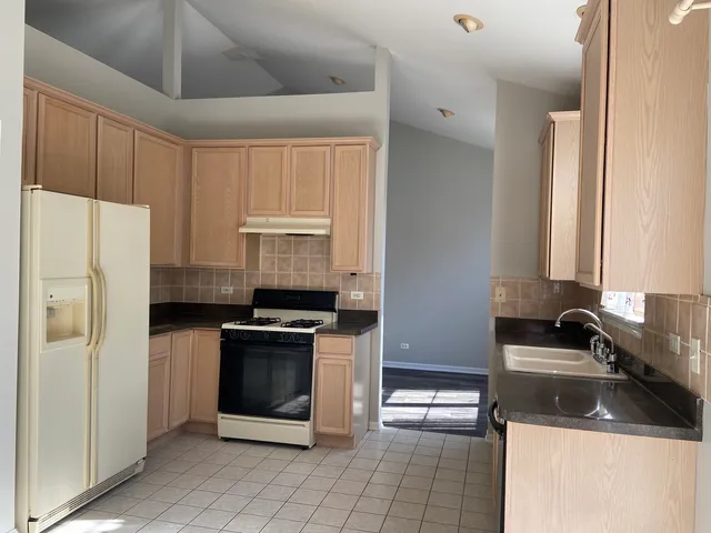 $2,600 | 11717 South Derby Lane, Plainfield, IL 60585