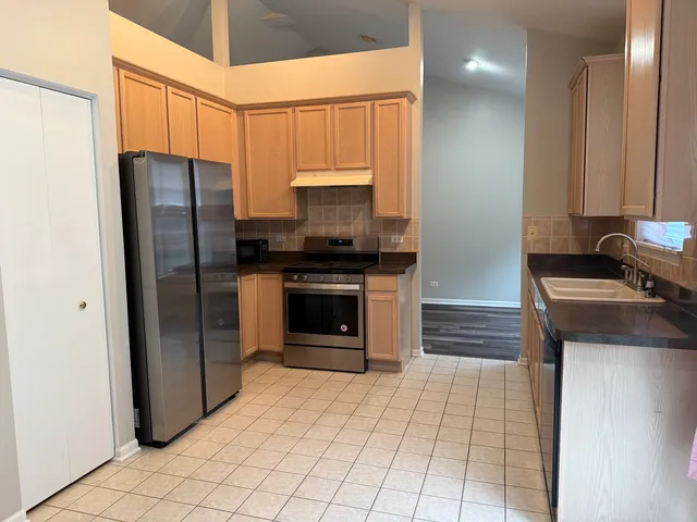 $2,600 | 11717 South Derby Lane, Plainfield, IL 60585