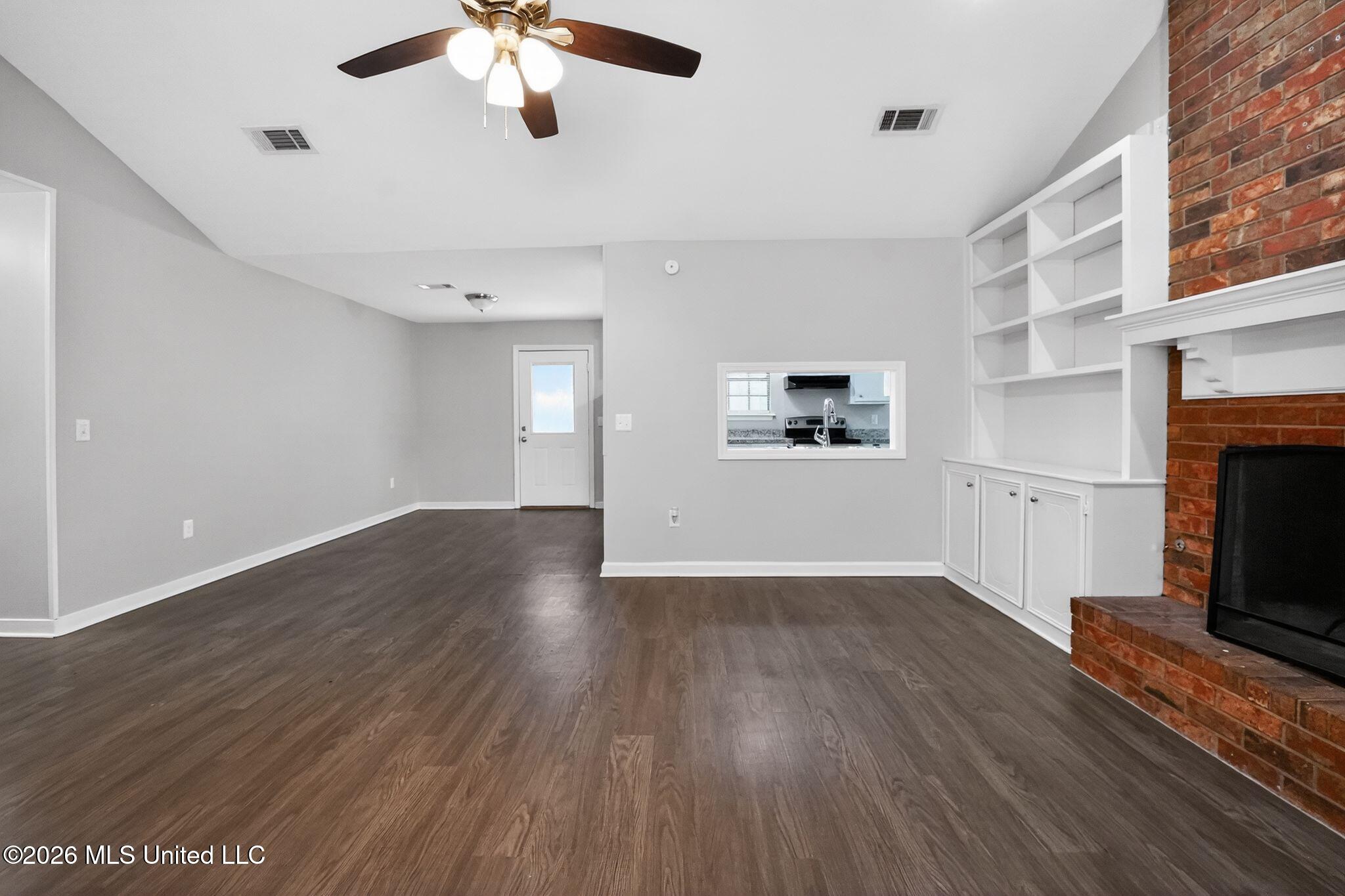 16 Christopher Court Jackson, MS 39212 - Photo 8 of 37 12_16_Christopher_Ct_Jackson_MS_39212_US