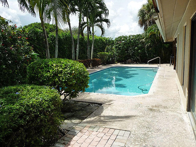 4176 Bay Laurel Way Boca Raton, FL 33487 - Photo 14 of 18 Pool