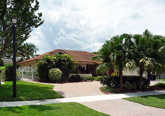 4176 Bay Laurel Way Boca Raton, FL 33487 - Photo 3 of 18 Front Left