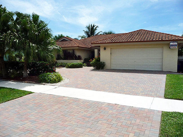 4176 Bay Laurel Way Boca Raton, FL 33487 - Photo 4 of 18 Front Right
