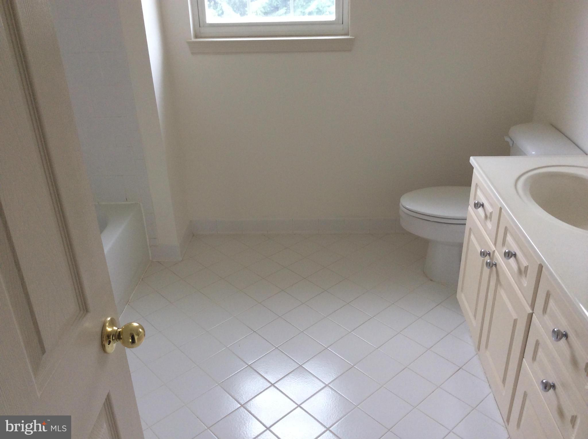 6176 Deer Ridge Trail Springfield, VA 22150 - Photo 6 of 23 Bath