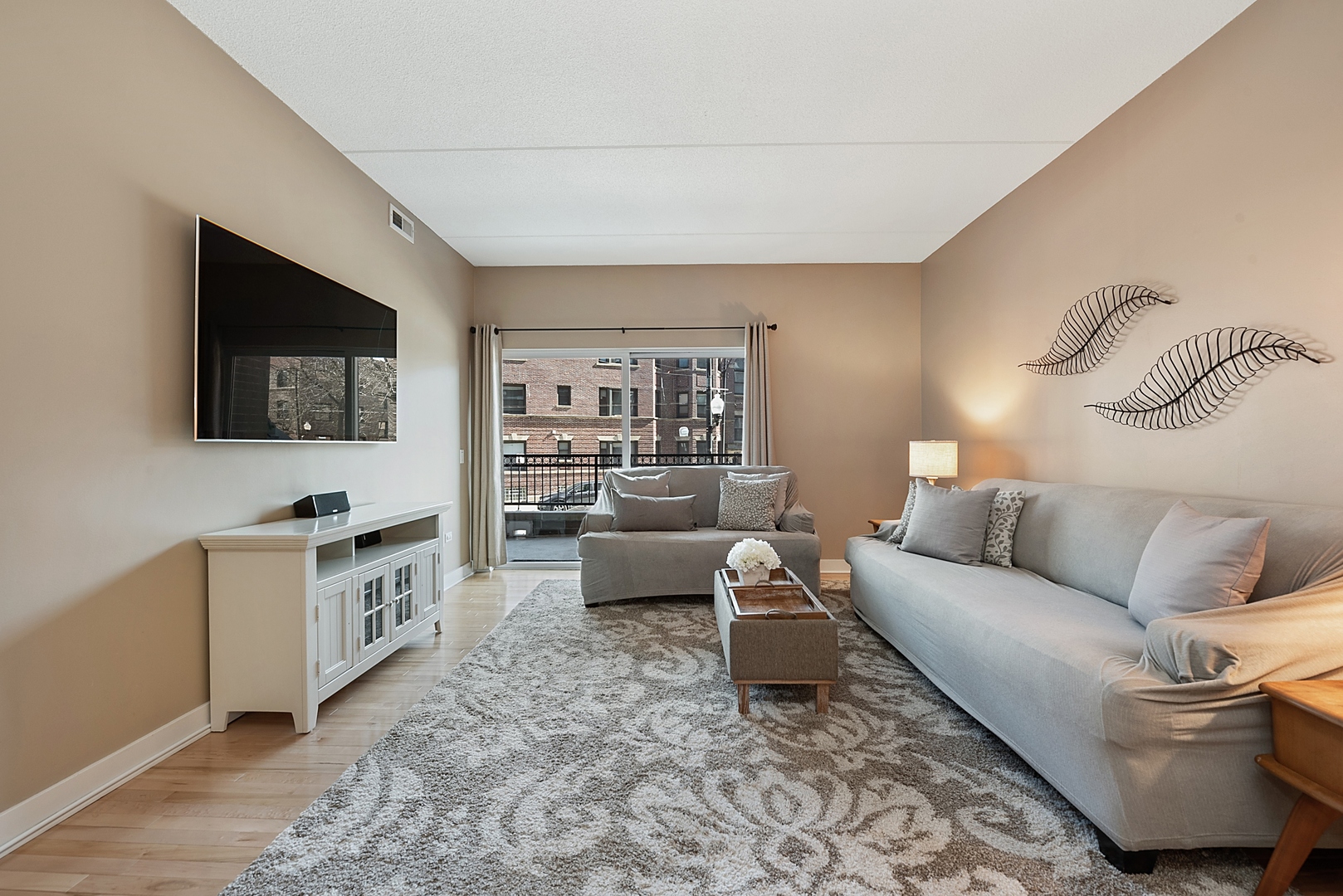 4260 North Broadway, Unit 101 Chicago, IL 60613 - Photo 3 of 21