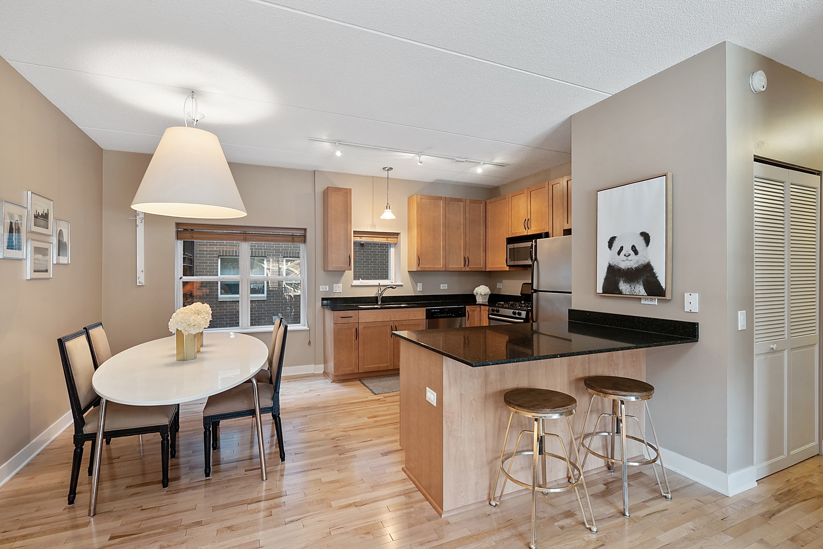 4260 North Broadway, Unit 101 Chicago, IL 60613 - Photo 5 of 21