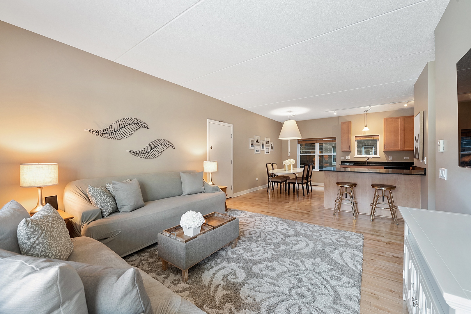 4260 North Broadway, Unit 101 Chicago, IL 60613 - Photo 8 of 21