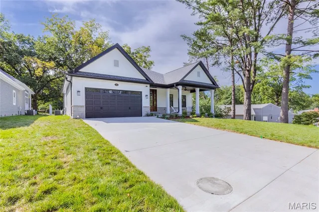 $1,259,000 | 431 Landscape Court, Webster Groves, MO 63119
