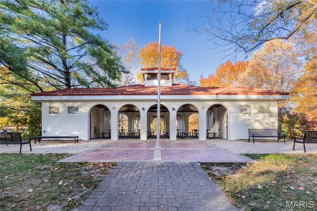 $1,259,000 | 431 Landscape Court, Webster Groves, MO 63119