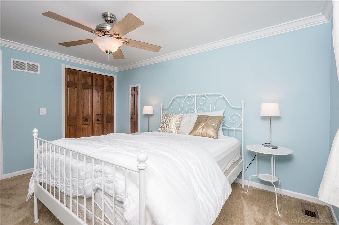 422 Lake Forest Road Rochester, MI 48309 - Photo 27 of 59 31350329-26.JPG