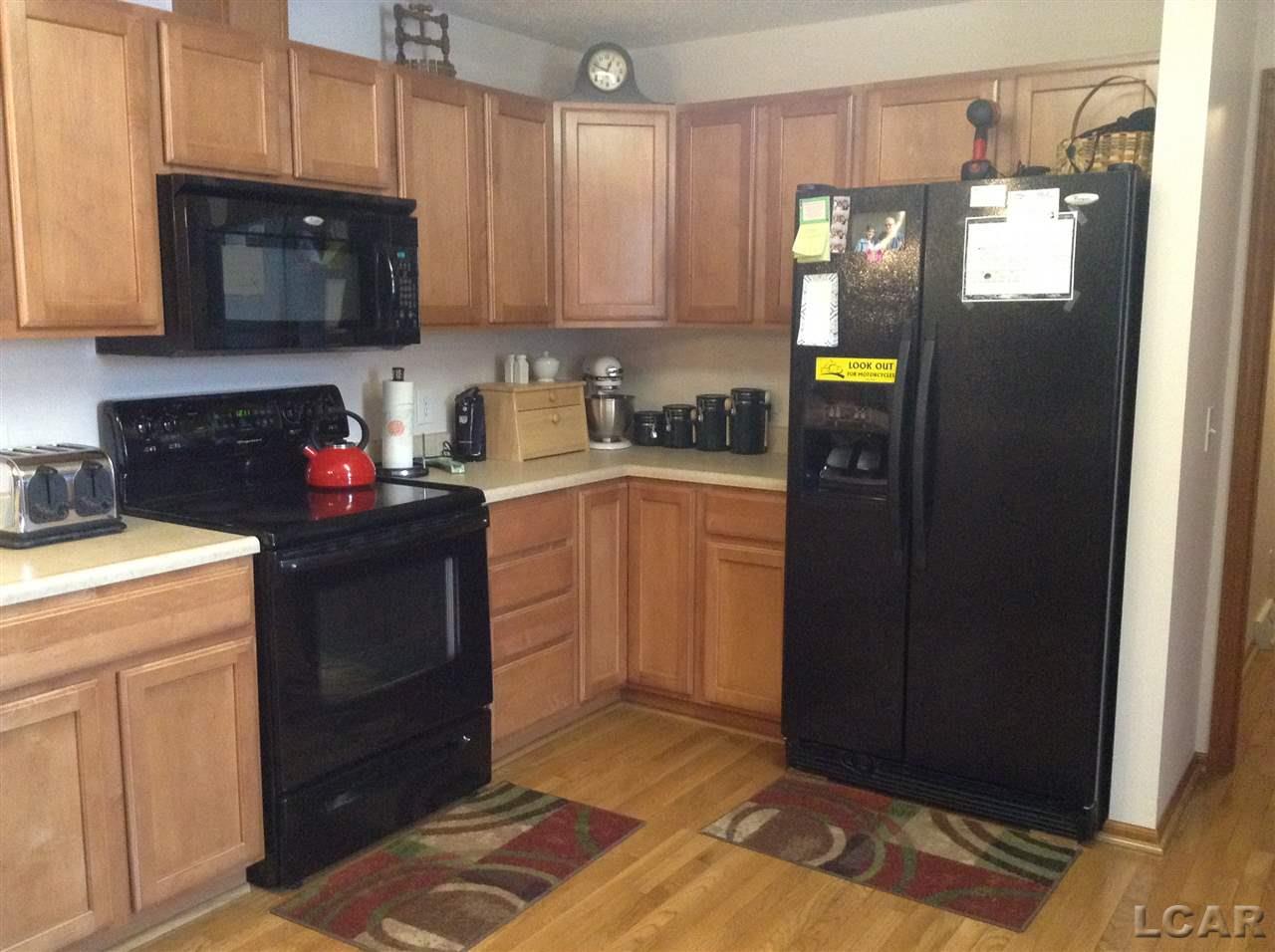 2175 Oakwood Road Adrian, MI 49221 - Photo 18 of 45 31280025-17.JPG