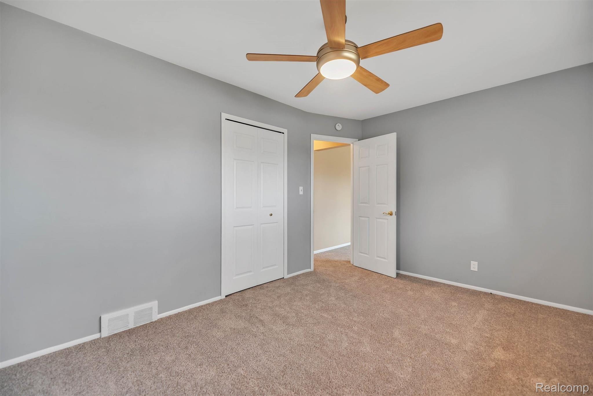 32757 Ridgefield Avenue Warren, MI 48088 - Photo 22 of 46 23-32757 Ridgefield Ave-WindowStill.jpg