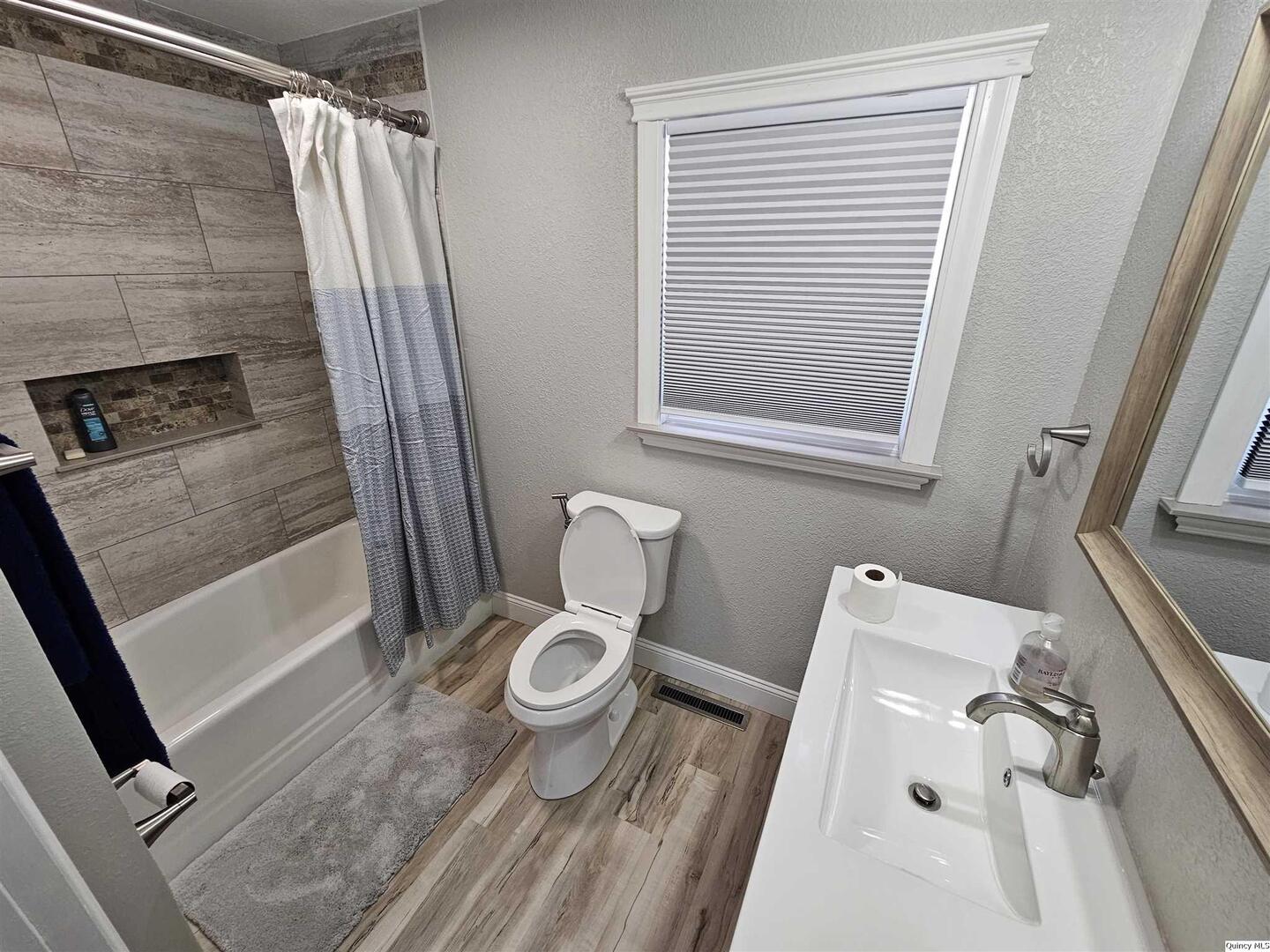 306 Walker Street Ursa, IL 62376 - Photo 13 of 20 a bathroom with a sink and a tub