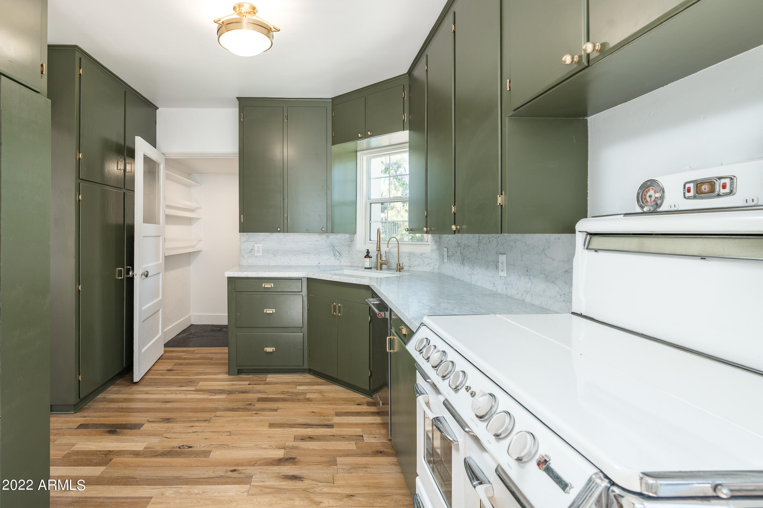 653 North Robson Mesa, AZ 85201 - Photo 16 of 41 Gorgeous natural light in the kitchen