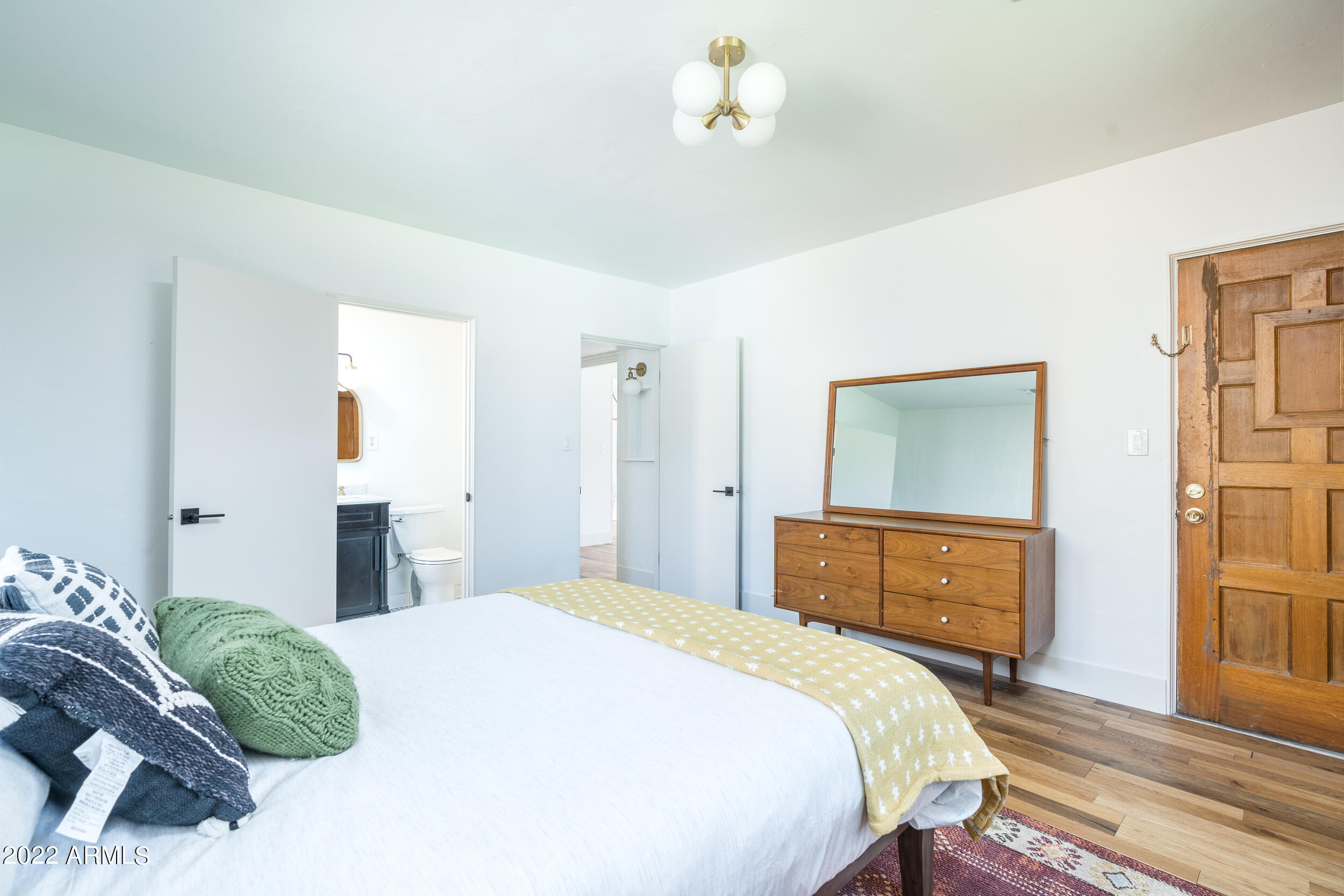 653 North Robson Mesa, AZ 85201 - Photo 21 of 41 Spacious owner's suite