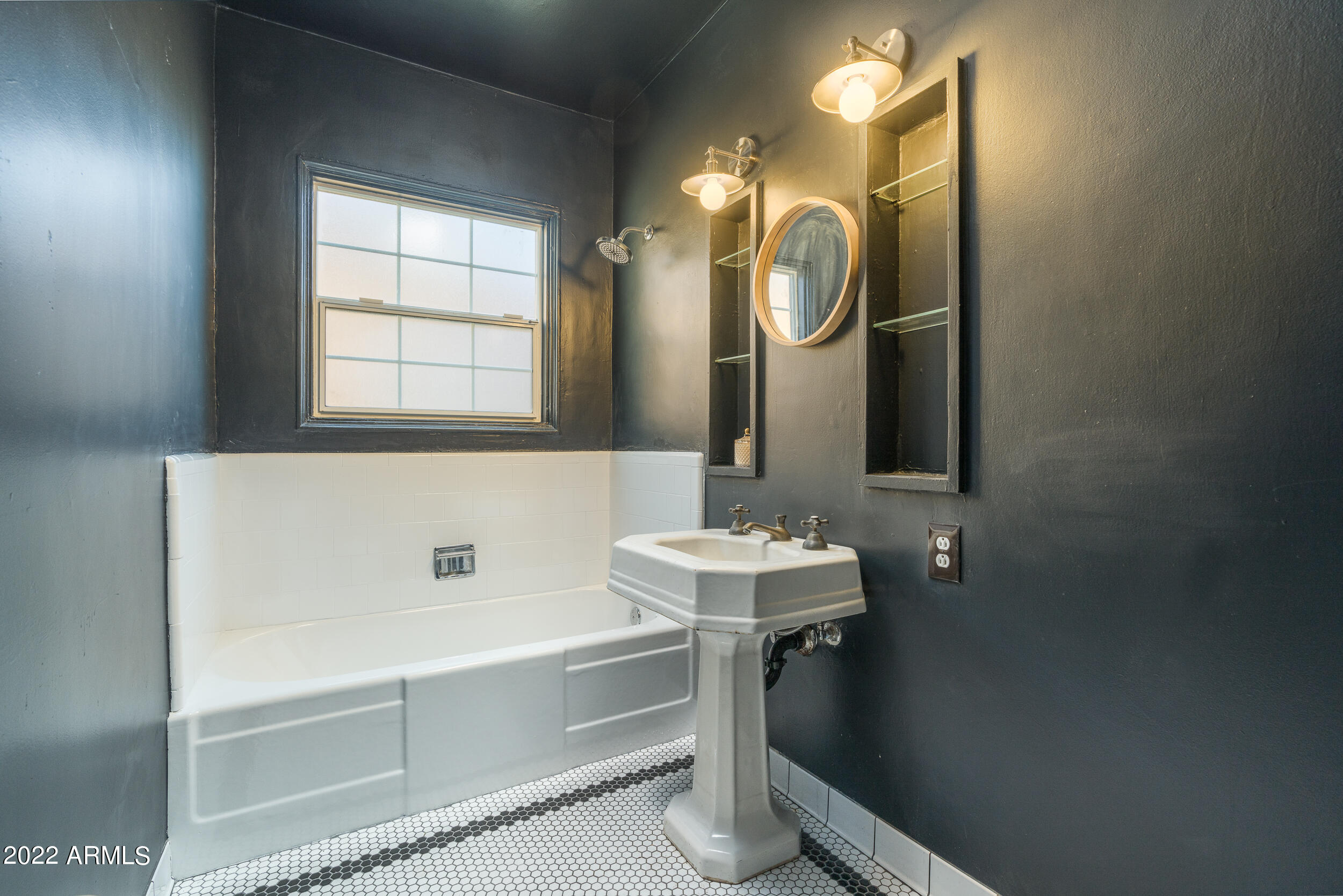 653 North Robson Mesa, AZ 85201 - Photo 24 of 41 Art deco hall bathroom