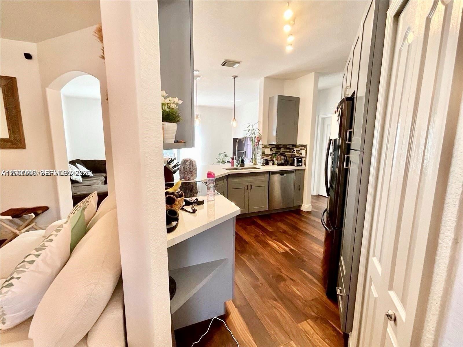 7472 Northwest 112 Path Doral, FL 33178 - Photo 8 of 40