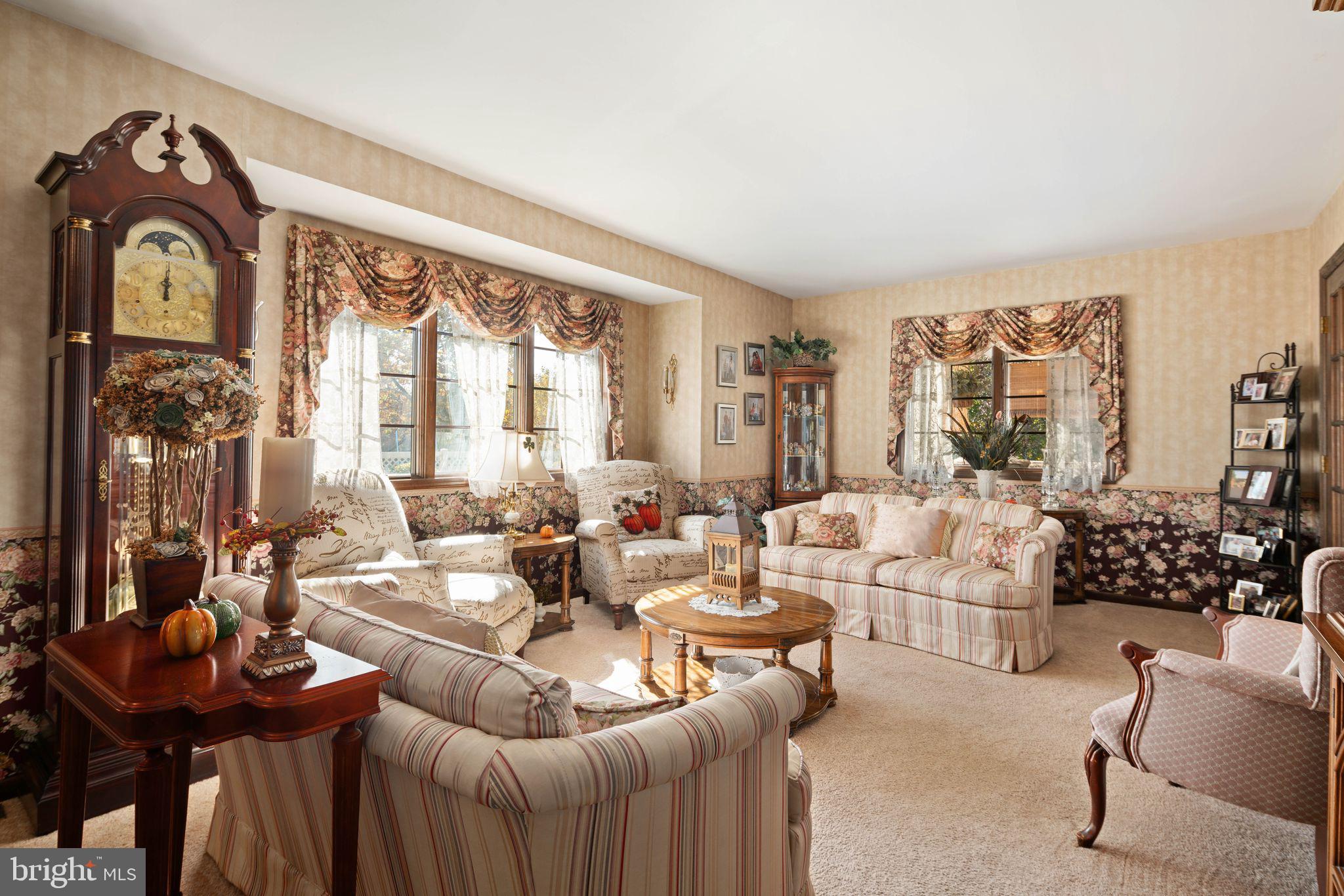 2413 Arden Road Cinnaminson, NJ 08077 - Photo 8 of 39 Living Room