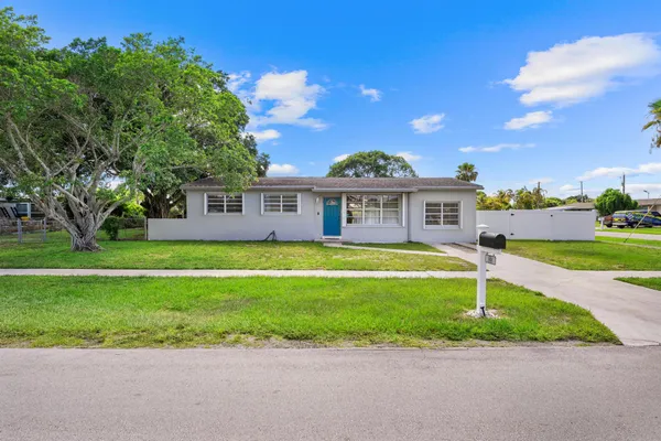 $549,900 | 153 Abaco Drive, Palm Springs, FL 33461