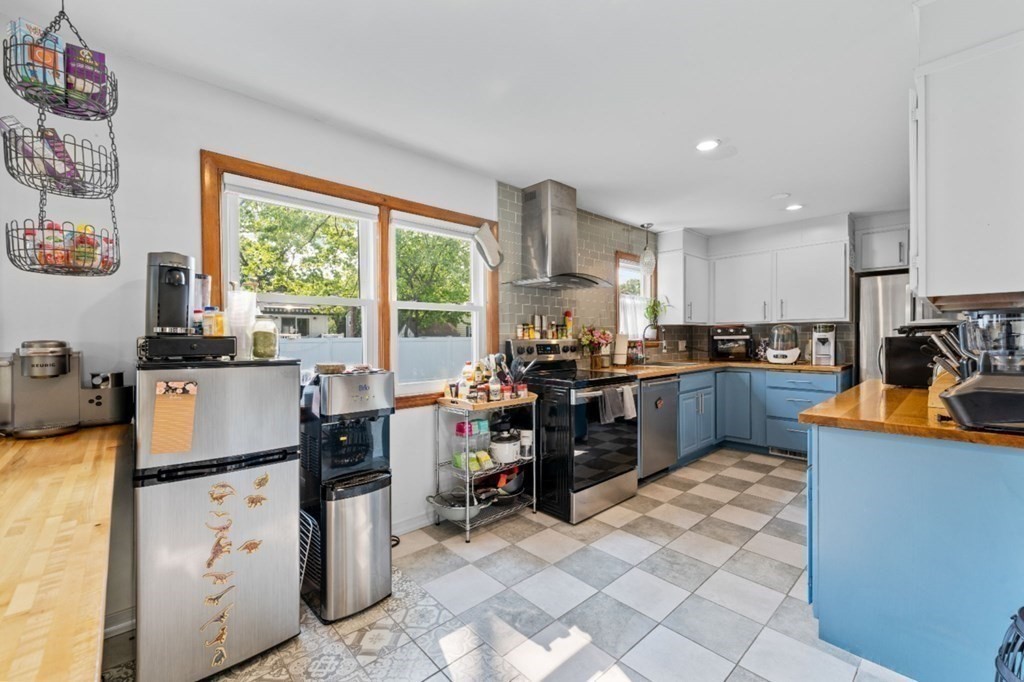 8 Mohawk Road Burlington, MA 01803 - Photo 8 of 25 Gallery Image 8
