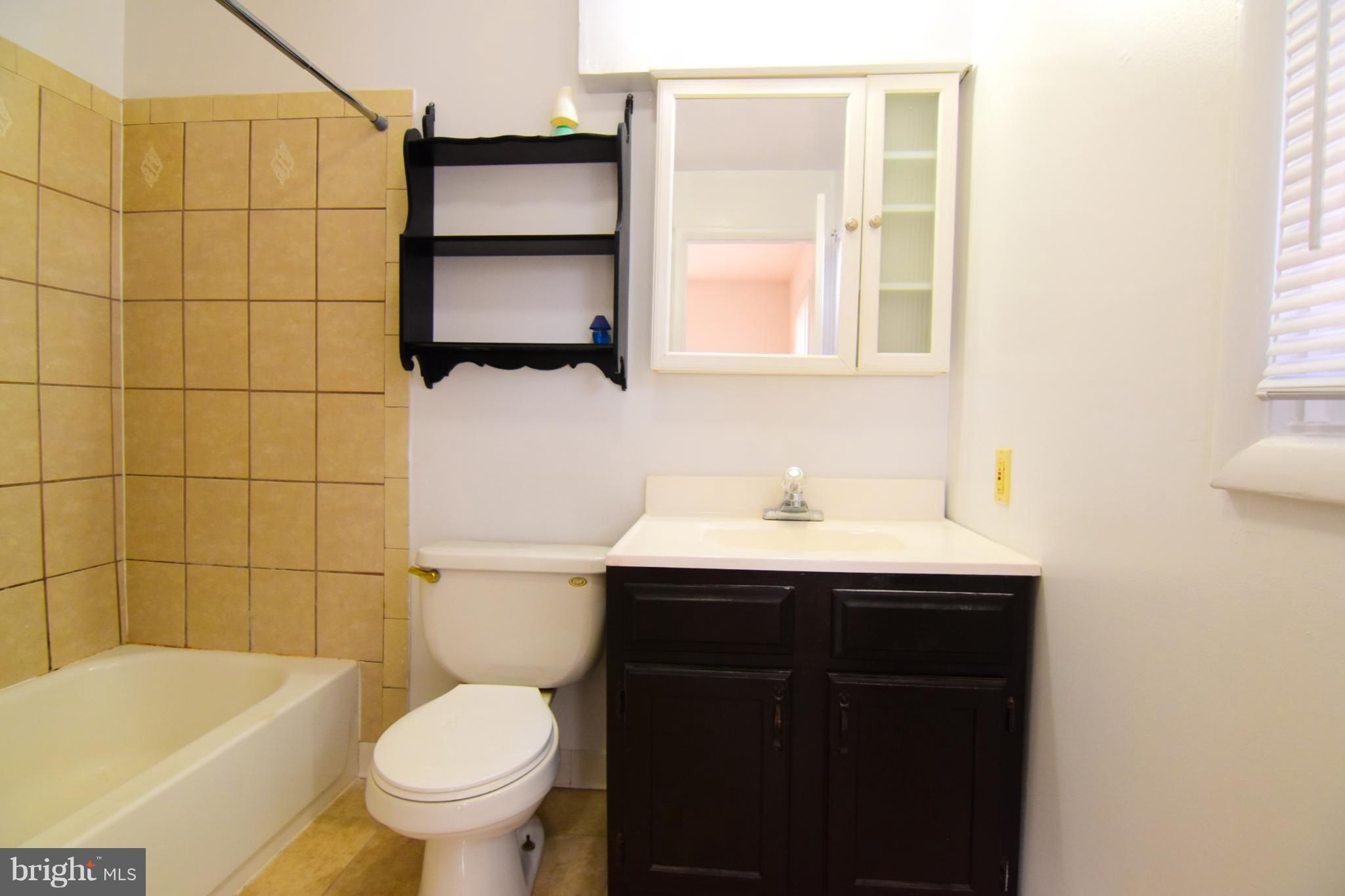 6107 Frontier Drive Springfield, VA 22150 - Photo 12 of 29 Bath (Master)