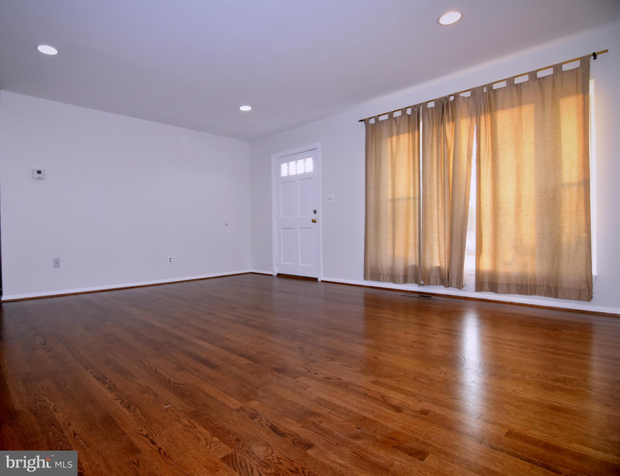 6107 Frontier Drive Springfield, VA 22150 - Photo 2 of 29 Living Room